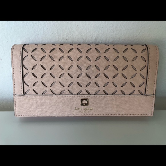 Brand new authentic Kate Spade wristlet - Picture 1 of 4